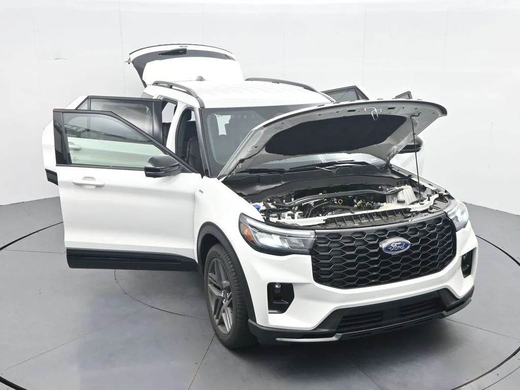 New 2026 Star White Metallic Tri-Coat Ford ST-Line image 44