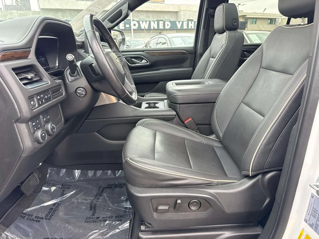 Used 2022 Iridescent Pearl Tricoat Chevrolet Premier image 32