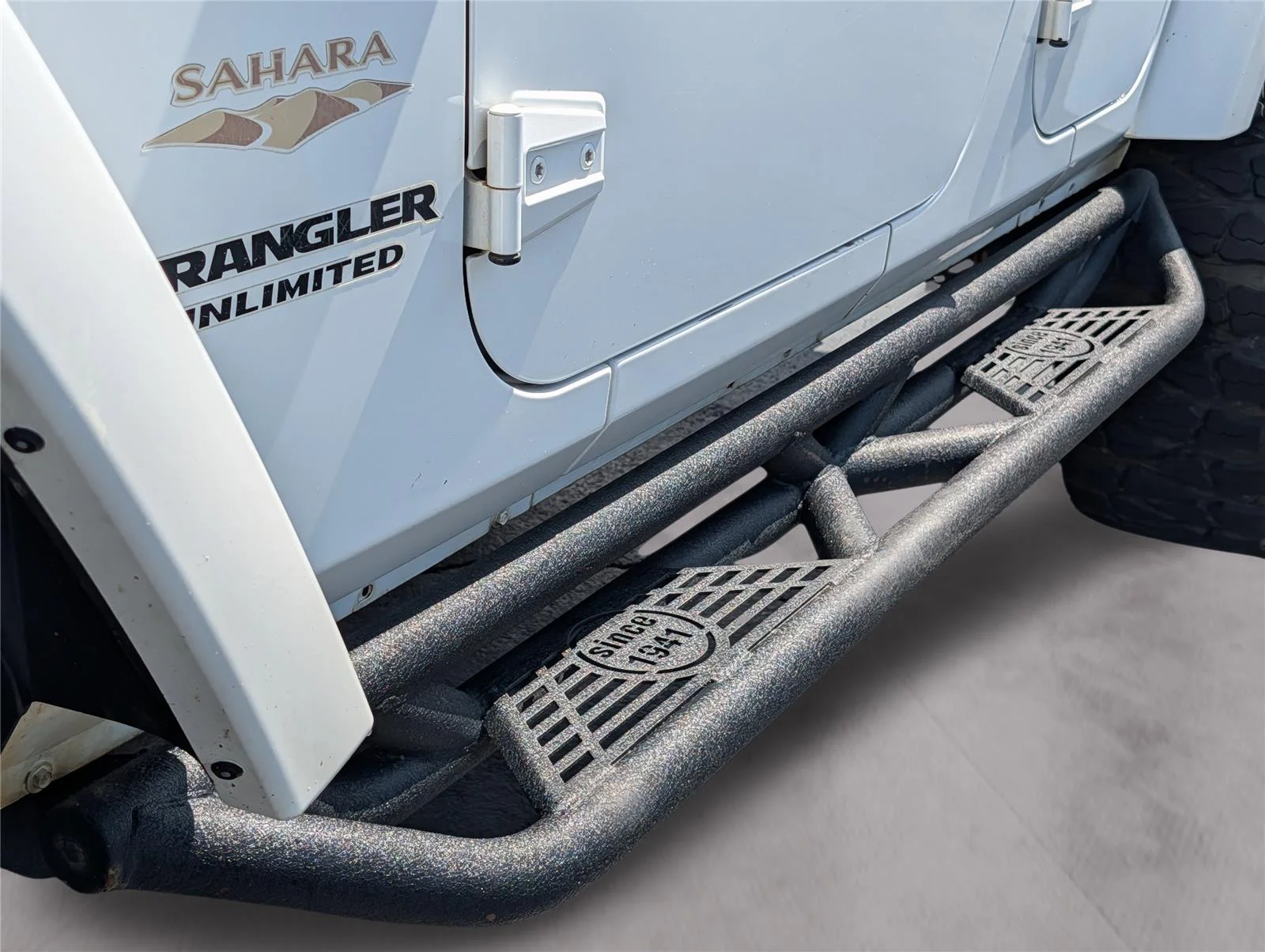 Used 2014 Bright White Clearcoat Jeep Sahara image 42