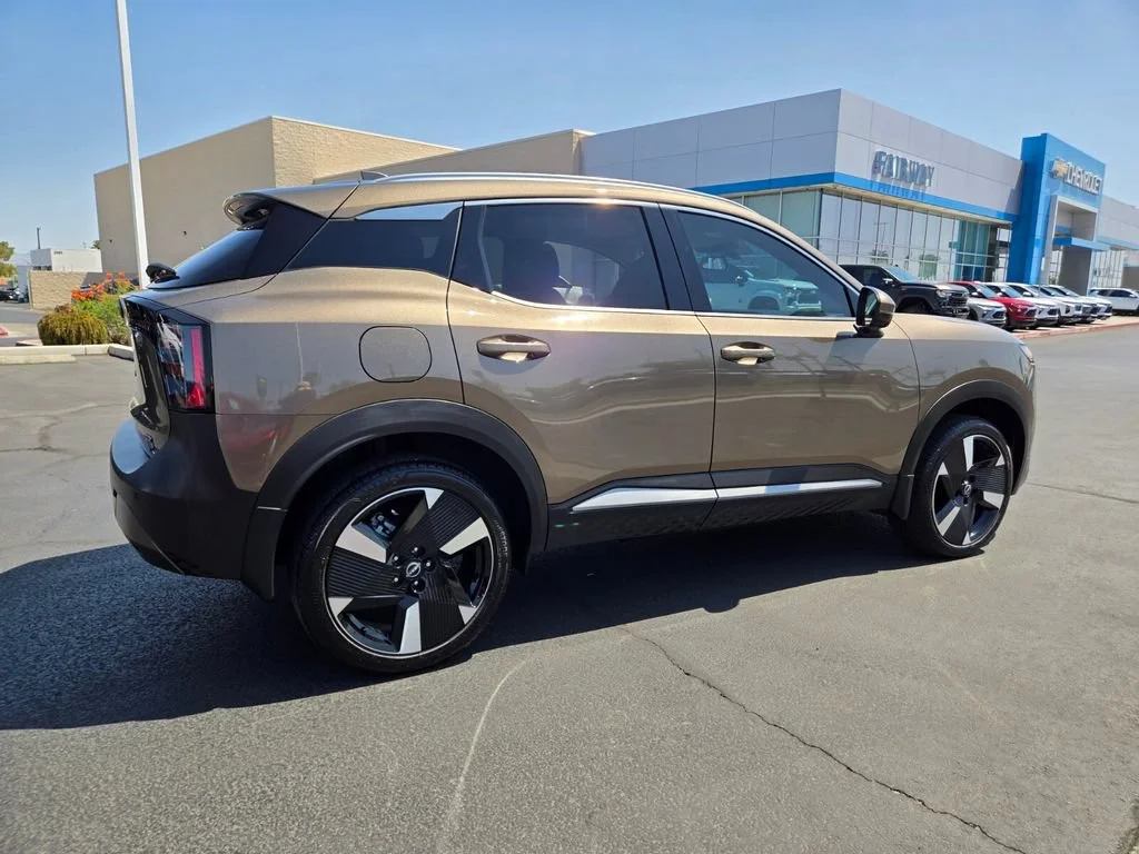 Used 2025 Canyon Bronze Met Nissan SR image 6