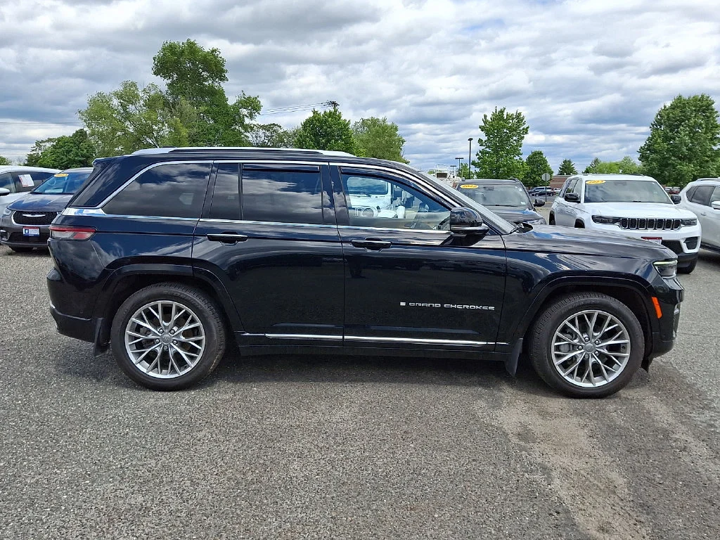 Used 2023 Diamond Black Crystal Pearlcoat Jeep Summit Reserve image 13