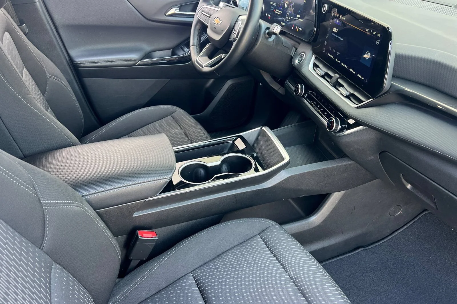 Used 2025 Summit White Chevrolet LT image 16