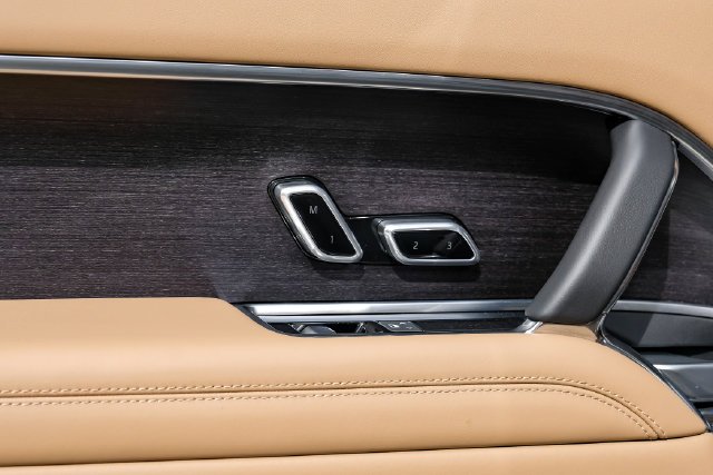 Used 2025 Gray Land Rover Autobiography image 62