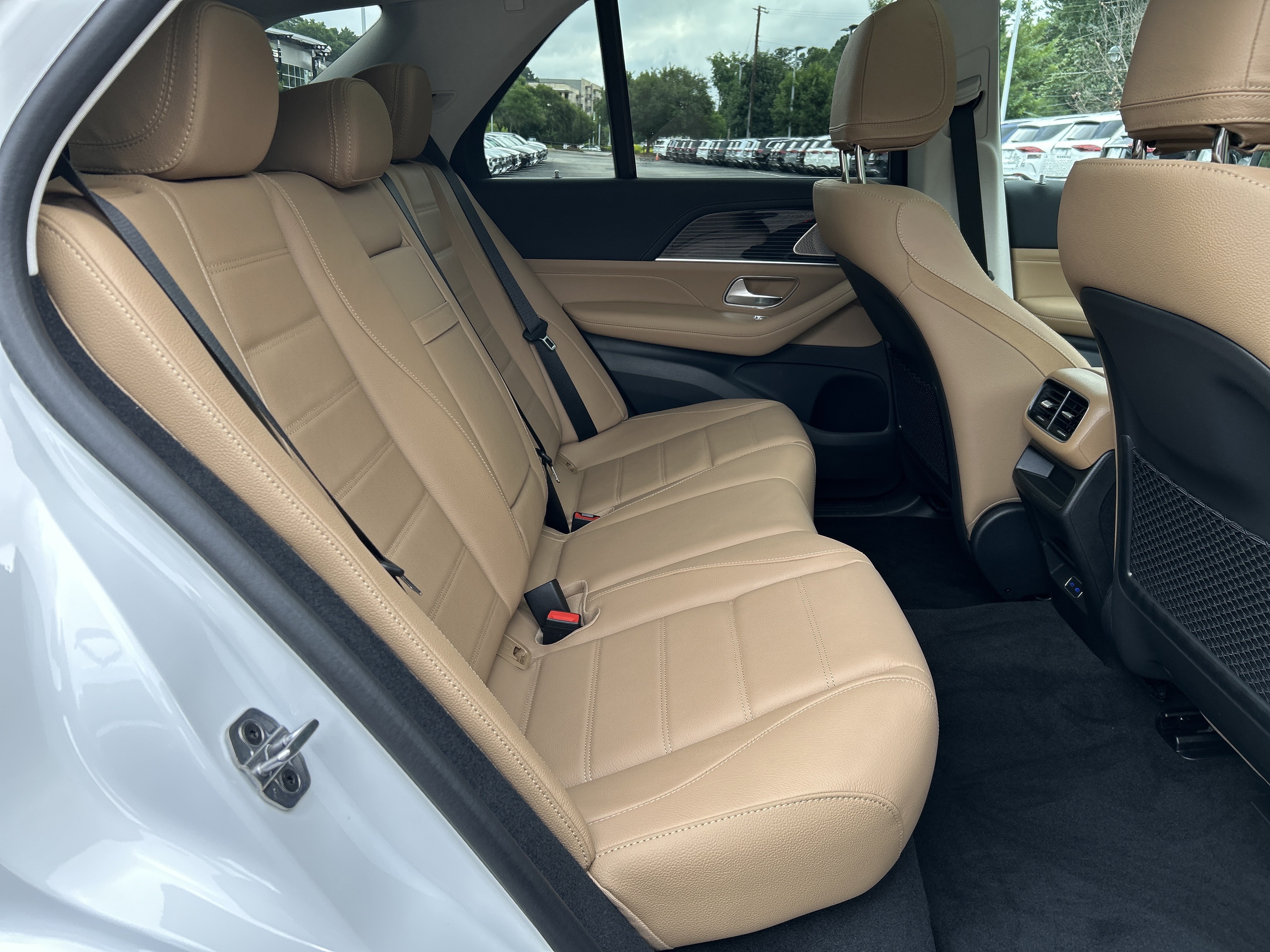 New 2026 MANUFAKTUR Moonlight White Metallic Mercedes-Benz GLE 450 4MATIC® SUV image 40
