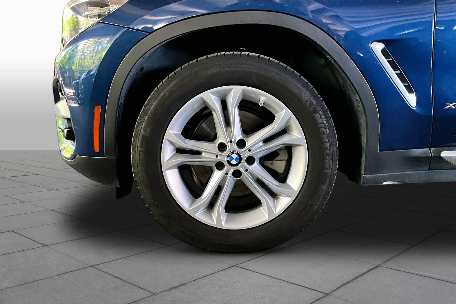 Used 2018 Phytonic Blue Metallic BMW xDrive30i image 10