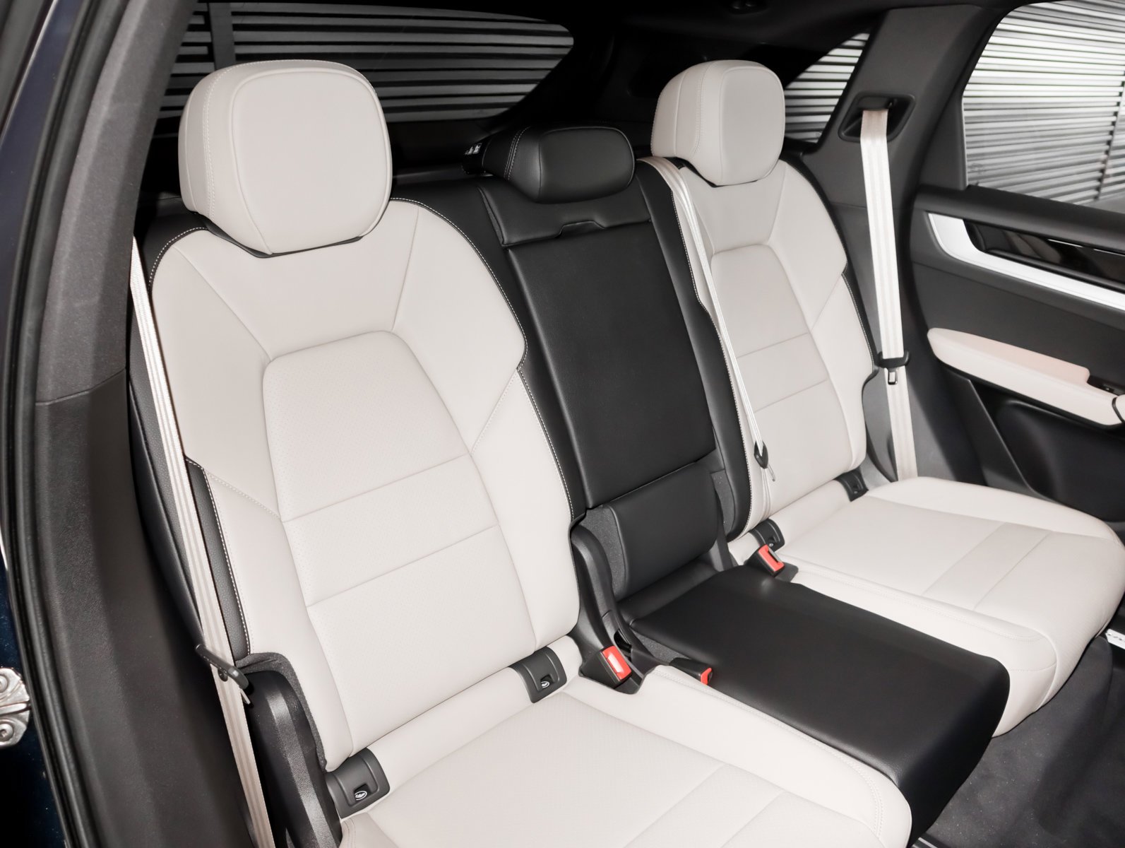 2025 Porsche Cayenne S - Photo 6