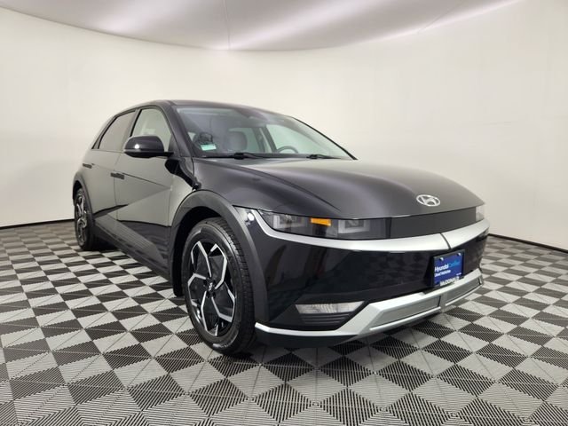 Used 2024 Black Hyundai SE image 7