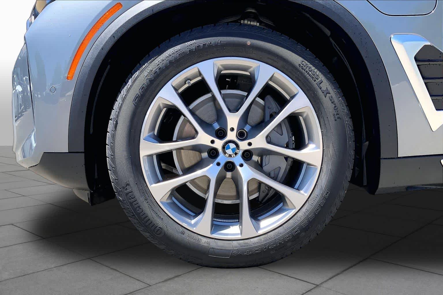 New 2026 Skyscraper Grey Metallic BMW xDrive50e image 11