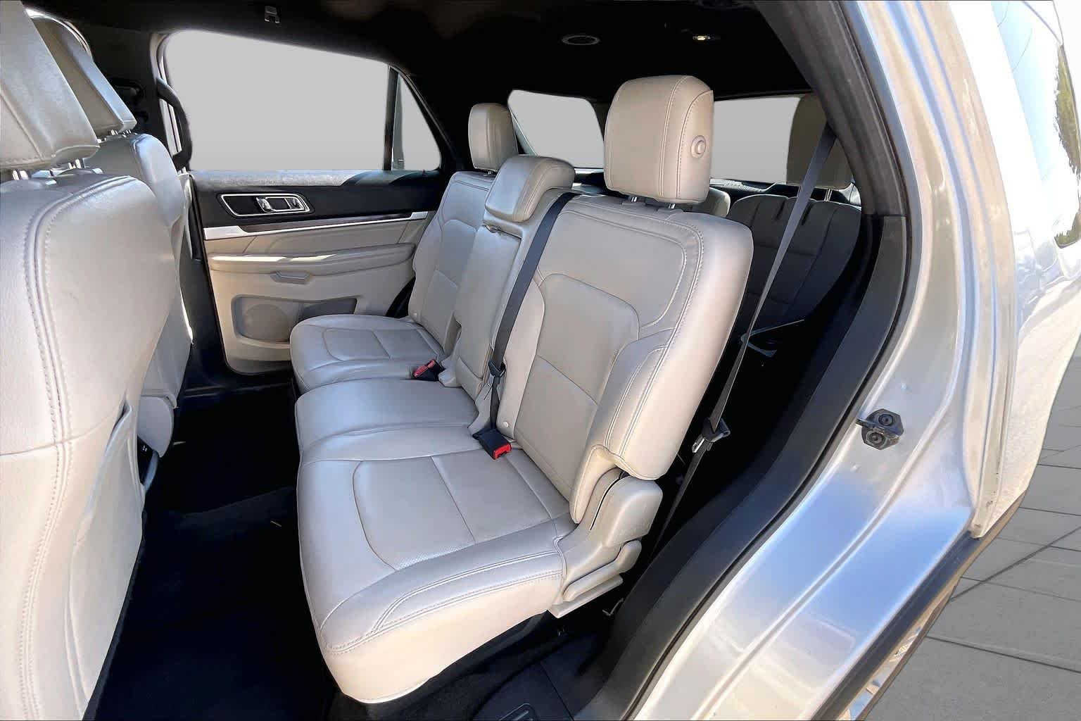 Used 2018 Ingot Silver Metallic Ford Limited image 19