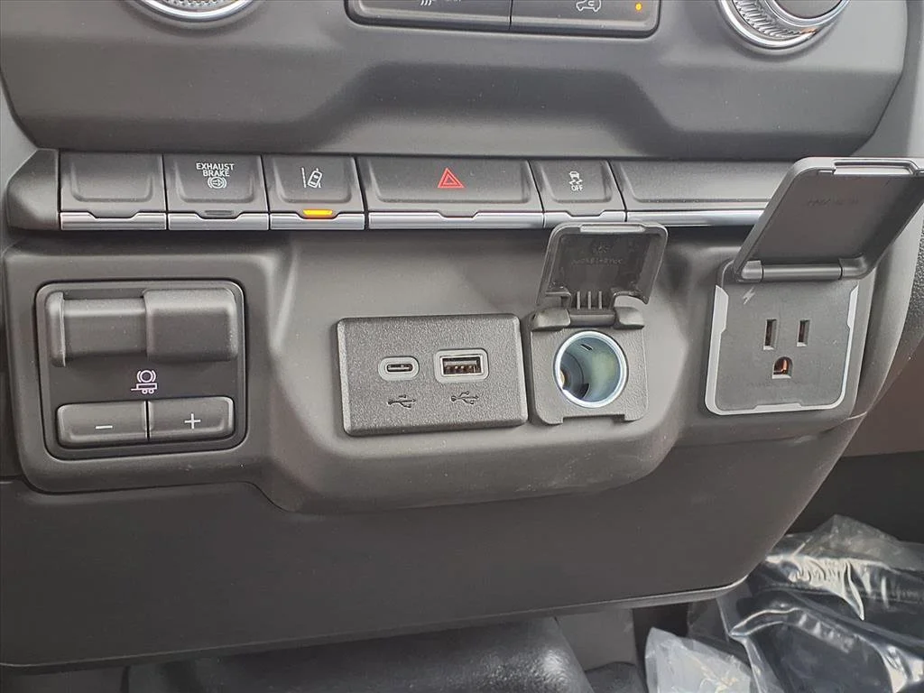2025 GMC Sierra 3500HD Pro - Photo 6