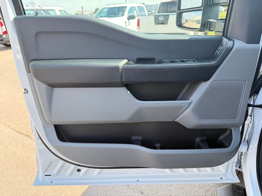 2026 Ford F-350 Super Duty XL - Photo 6