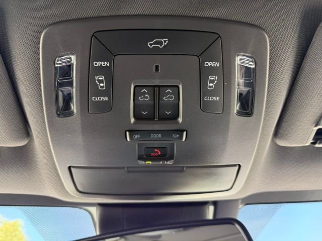 2023 Toyota Sienna Platinum - Photo 22