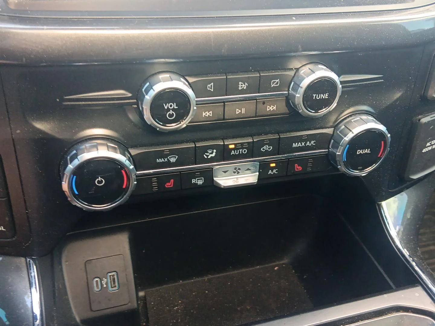 Used 2023 Agate Black Ford XLT image 17