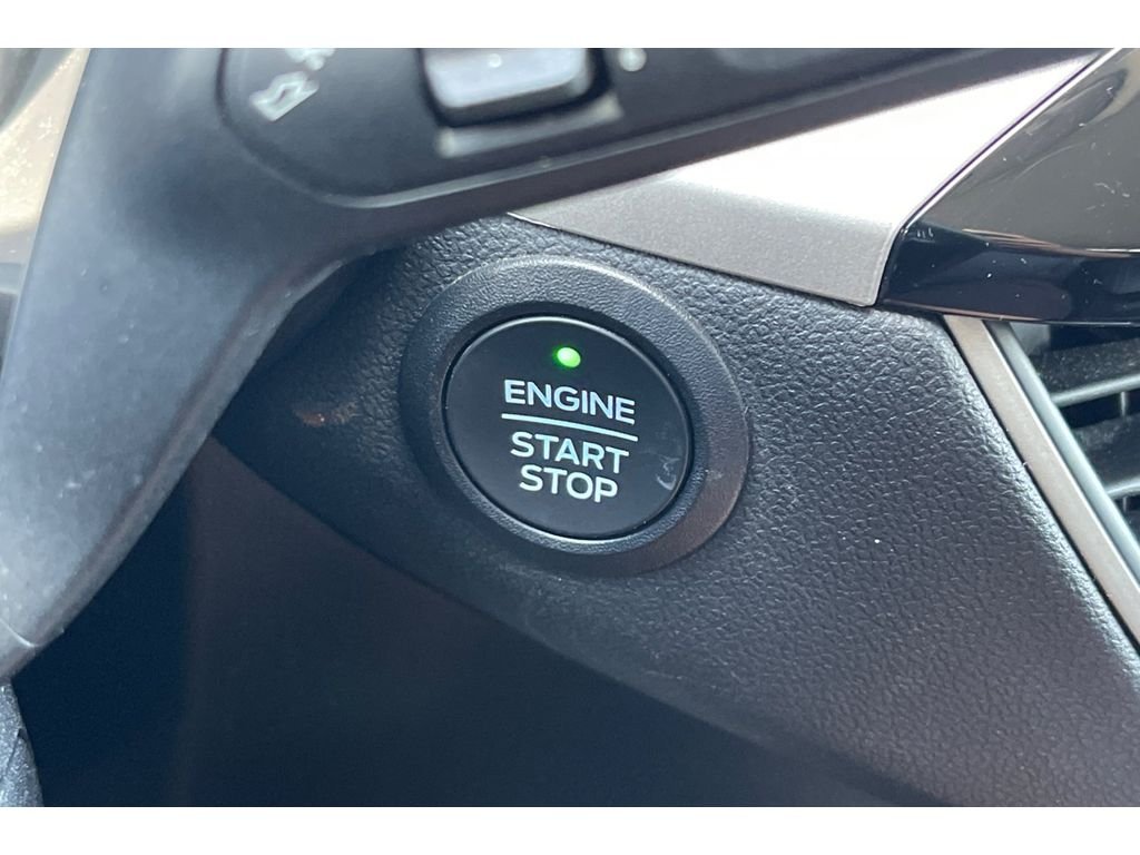 Used 2022 ICONIC SILVER Ford SE image 33