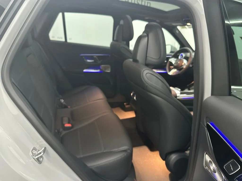 New 2027 White Mercedes-Benz GLC 300 image 26