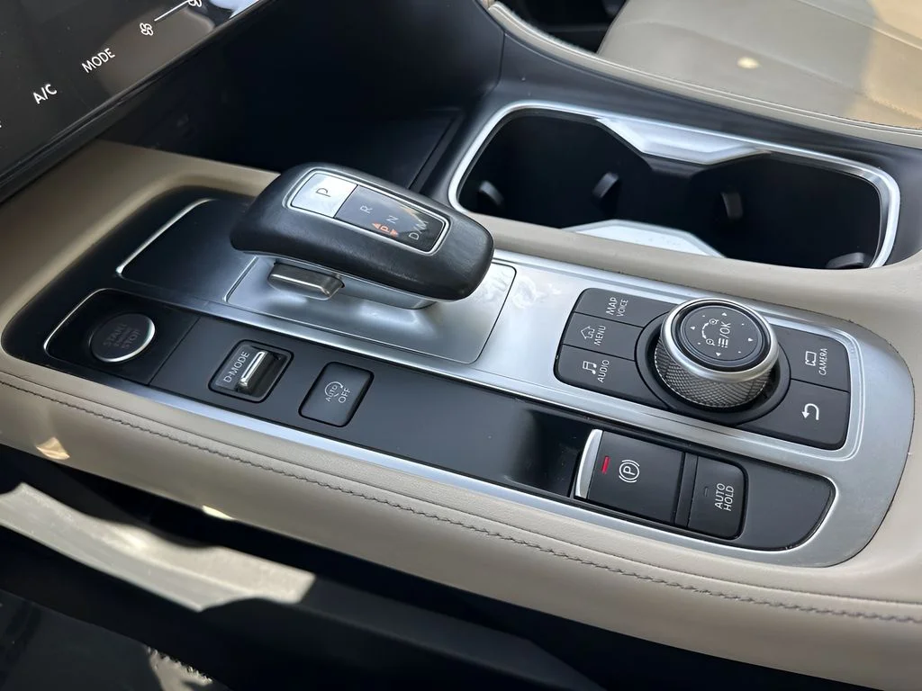 Used 2023 Gray INFINITI LUXE image 16