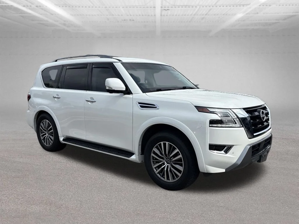 Used 2023 White Nissan SL image 2