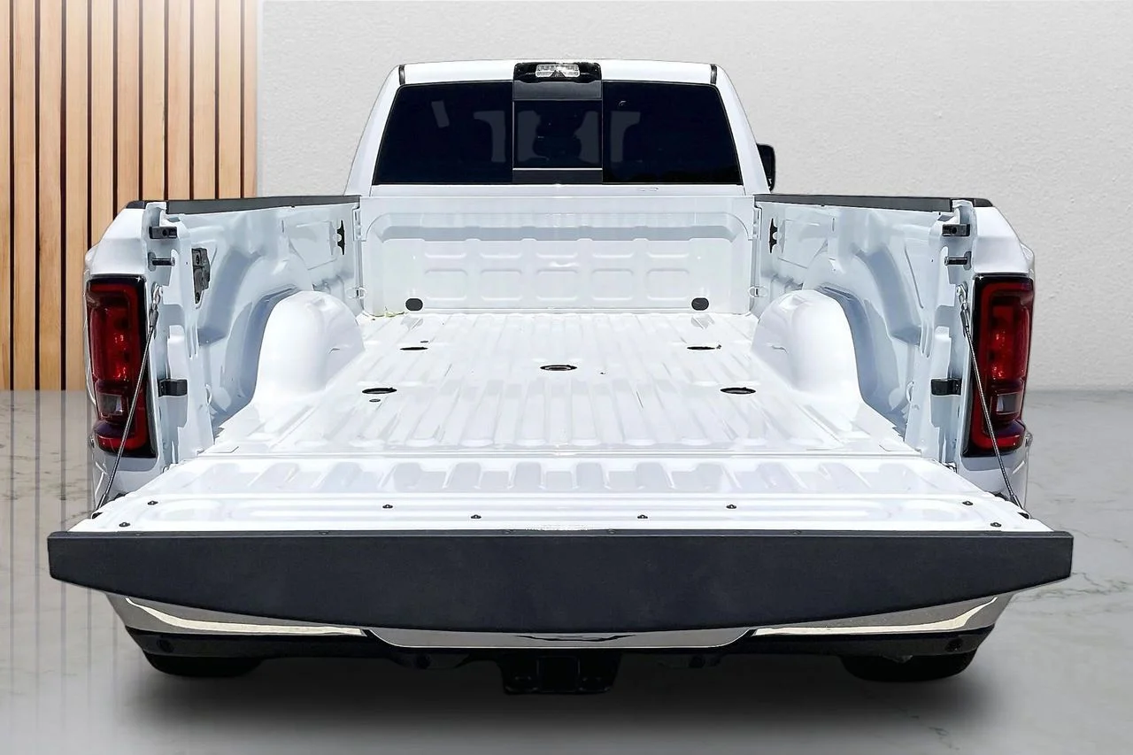 New 2026 Bright White Clear-Coat Exterior Paint RAM Tradesman image 26