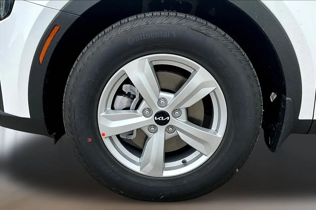 New 2026 Glacial White Pearl Kia LX image 13