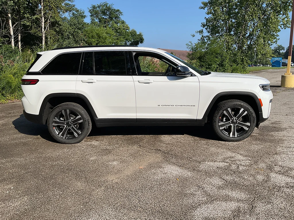New 2027 Bright White Clearcoat Jeep Limited image 4