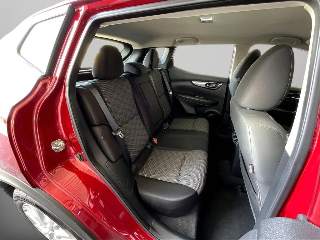 Used 2021 Scarlet Nissan SV image 30