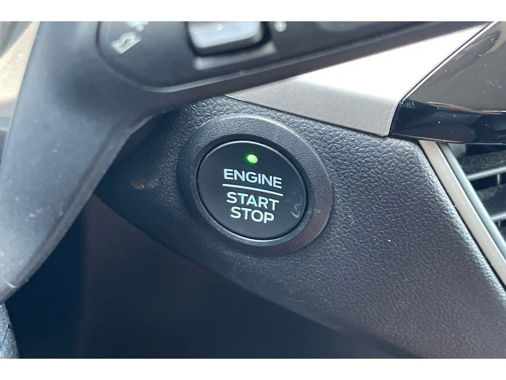 Used 2022 ICONIC SILVER Ford SE image 33
