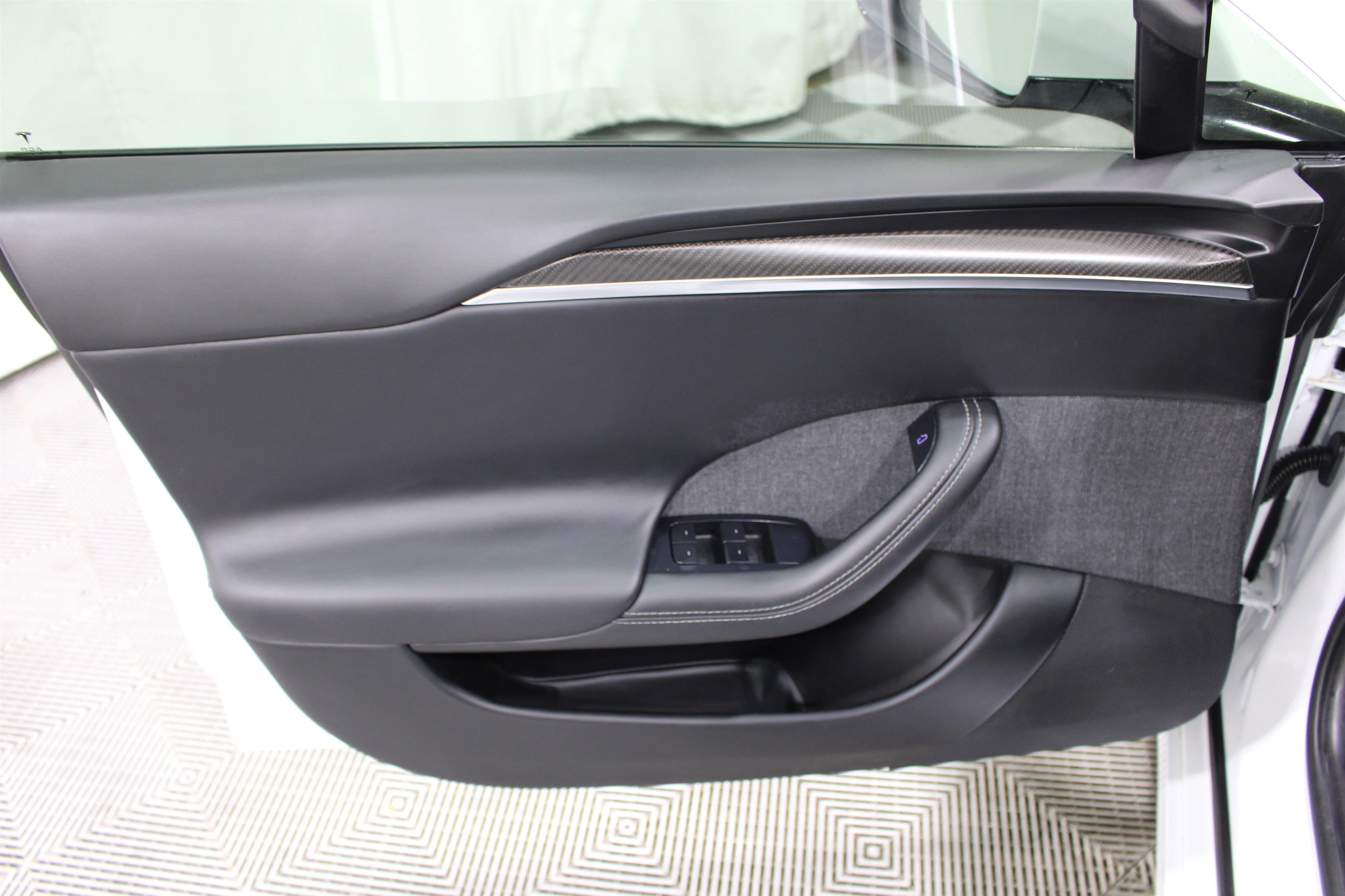 Used 2021 Pearl White Multi-Coat Tesla Plaid image 6