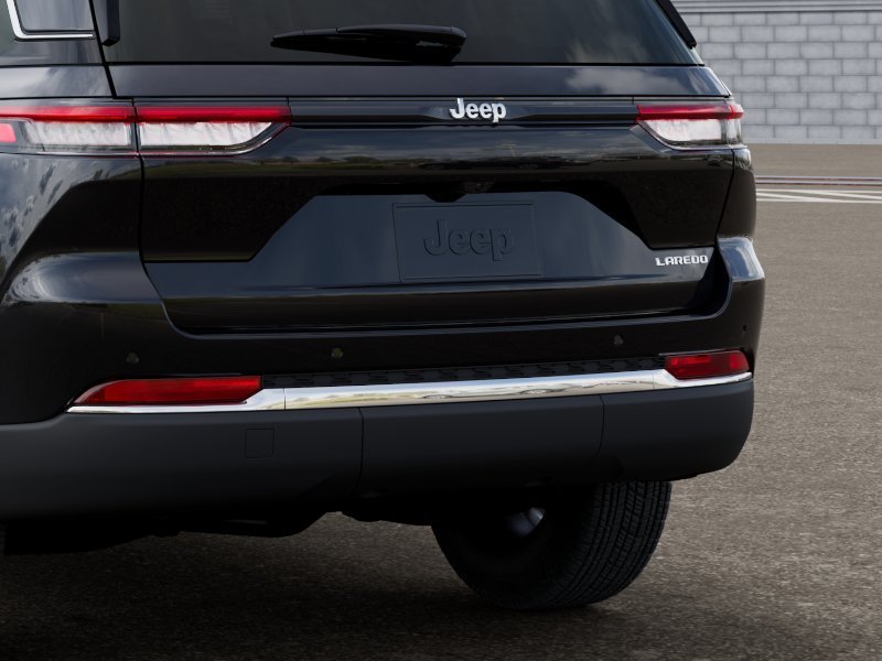 New 2026 Diamond Black Crystal Pearl-Coat Exterior Paint Jeep Laredo image 39