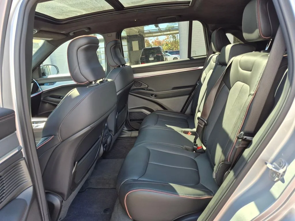 2025 Jeep Wagoneer S Launch Edition - Photo 11