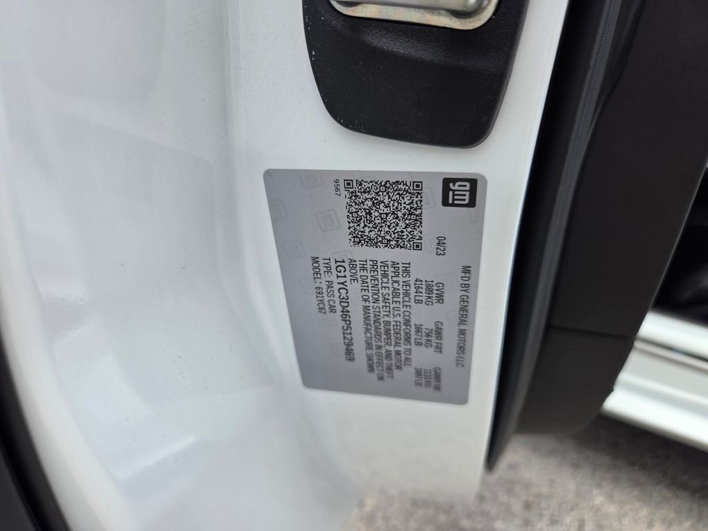 Used 2023 White Chevrolet Stingray image 19