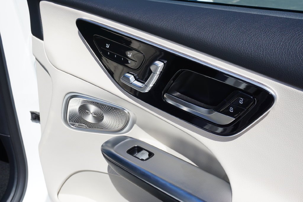 Used 2026 Polar White Mercedes-Benz GLC 300 image 61