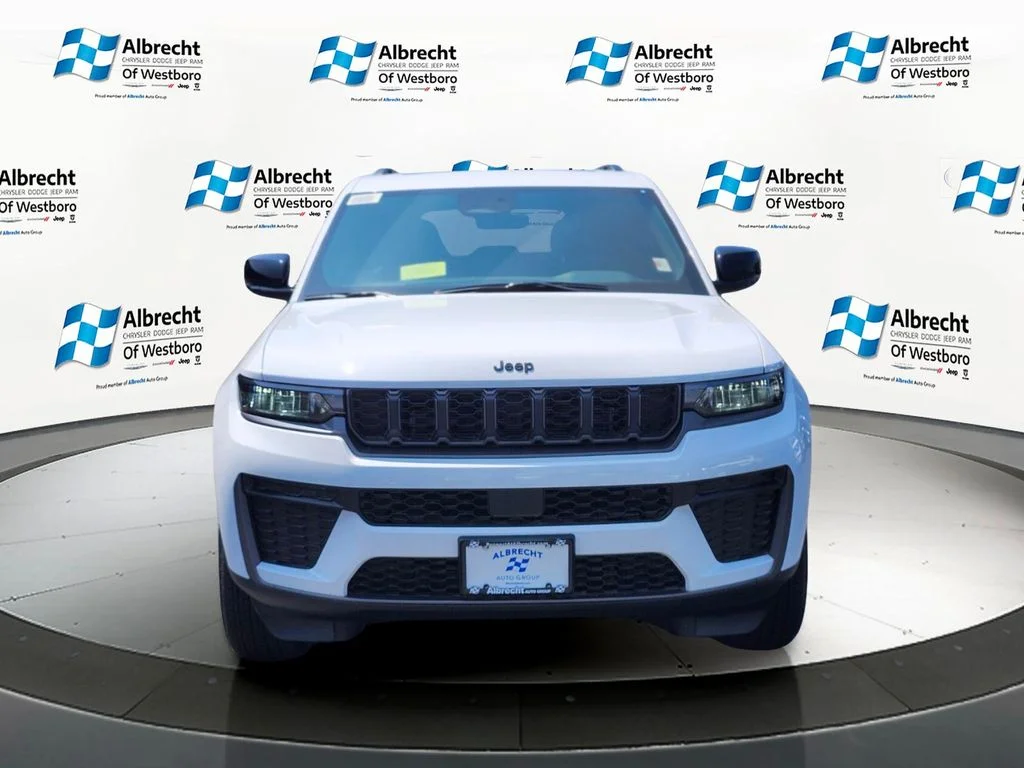 New 2026 Bright White Clear-Coat Exterior Paint Jeep Altitude image 8