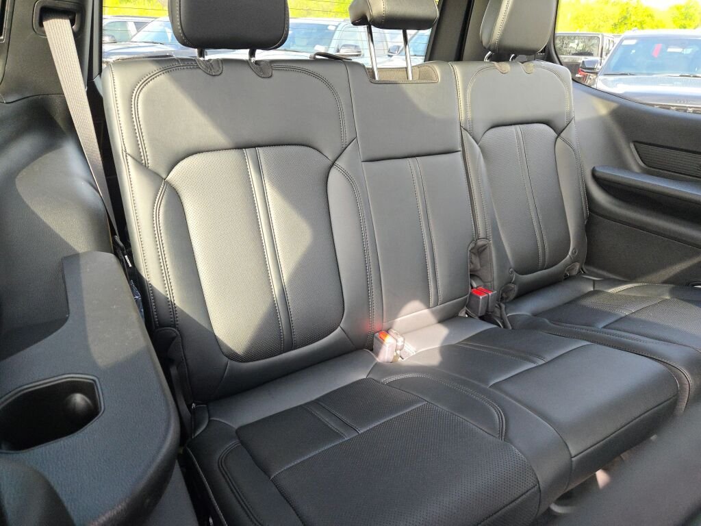 New 2026 Steel Blue Exterior Paint Jeep Limited Reserve image 13