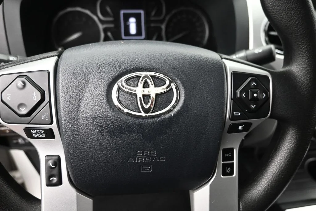 Used 2020 White Toyota SR5 image 17