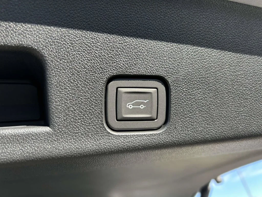 New 2027 Sterling Metallic GMC Elevation image 12