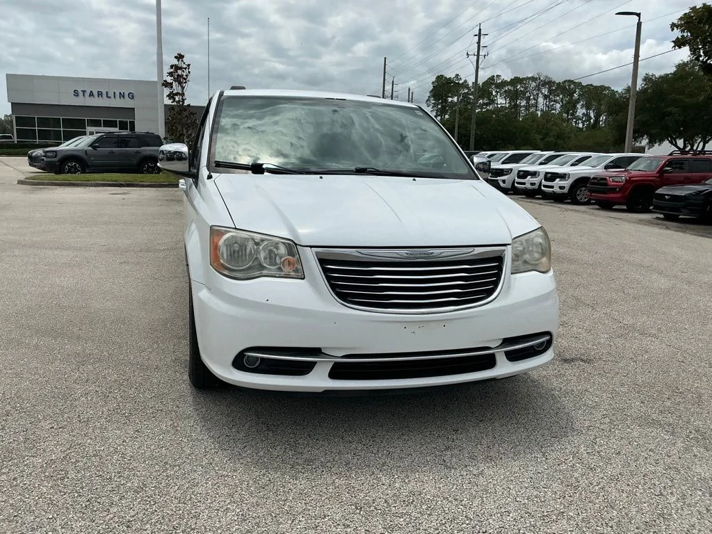 Used 2014 White Chrysler Touring-L image 21