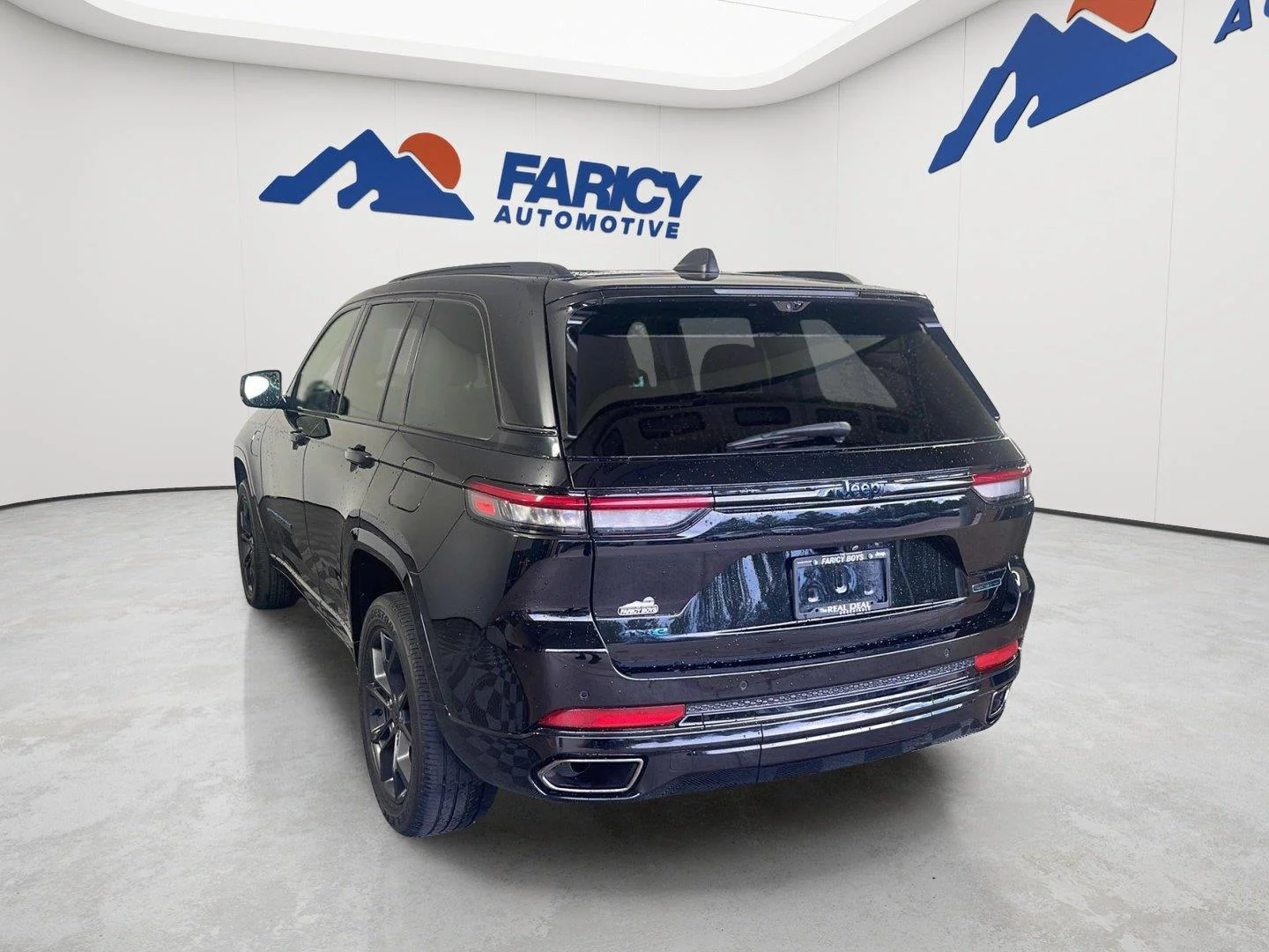 Used 2023 Diamond Black Crystal Pearlcoat Jeep 30th Anniversary image 9