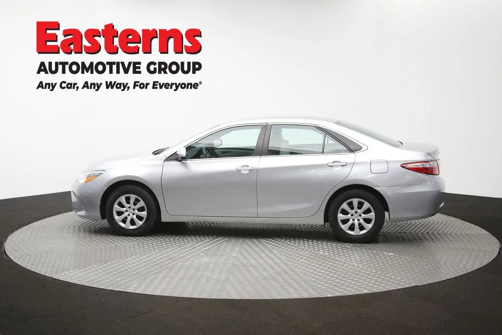 Used 2015 Silver Toyota LE image 59
