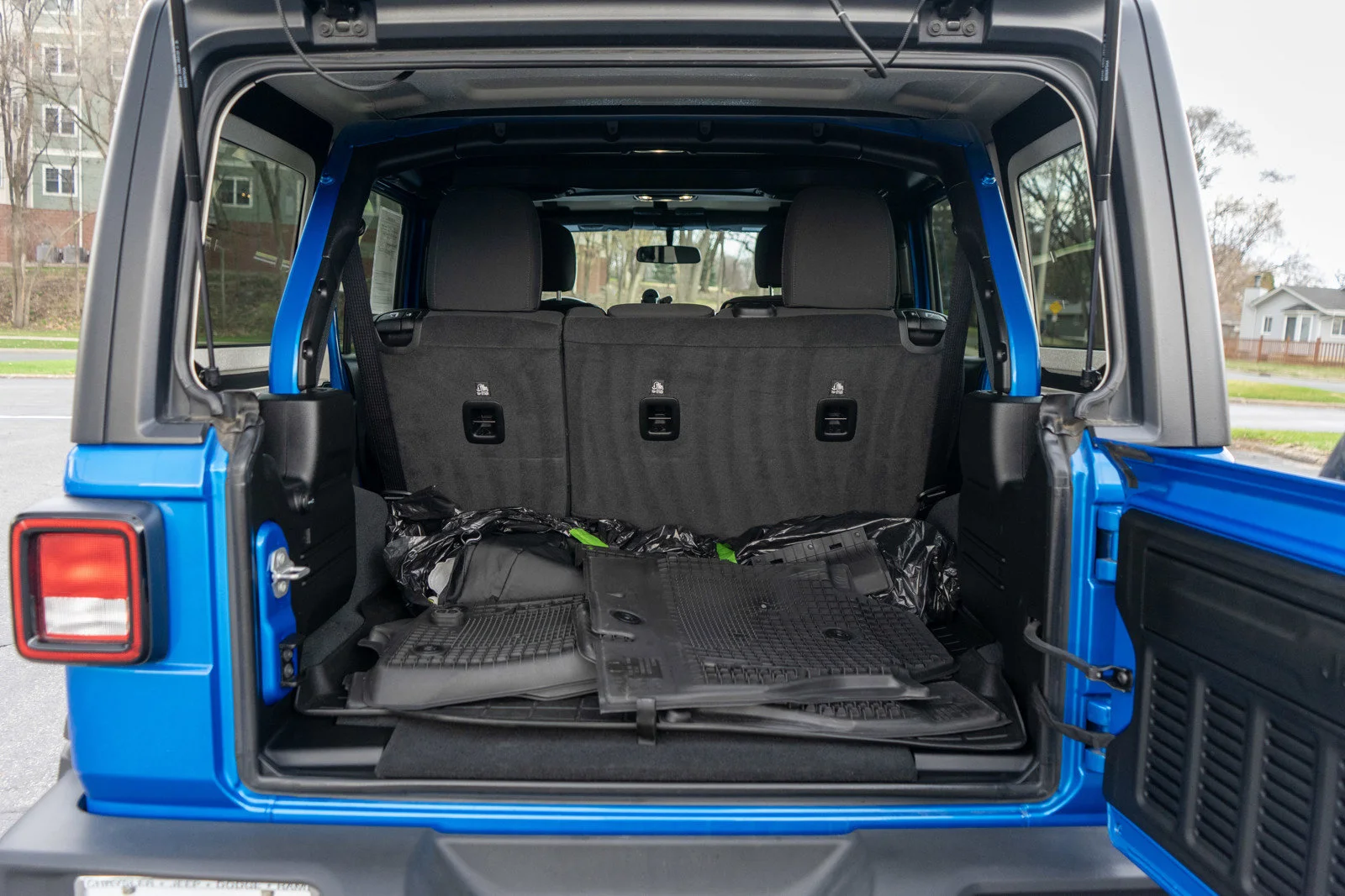 Used 2022 Hydro Blue Pearl Coat Jeep Unlimited Sport Altitude image 10