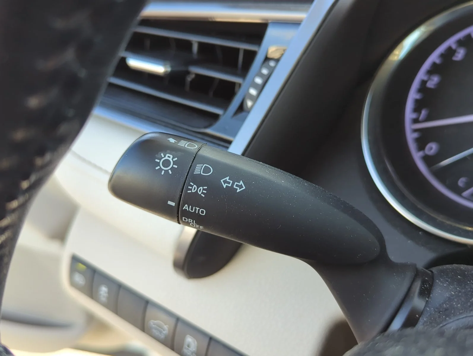 Used 2019 Super White Toyota XLE image 18