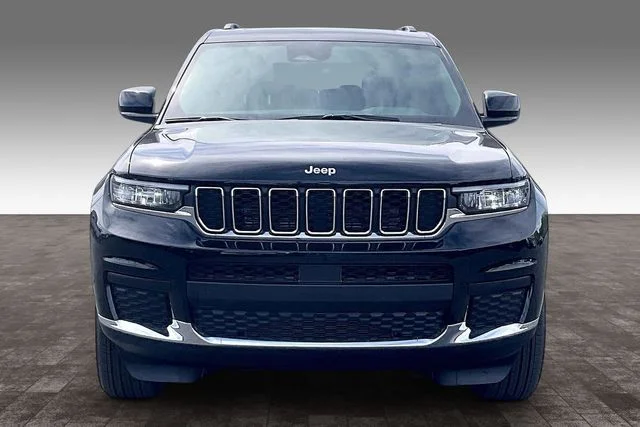 New 2026 Diamond Black Crystal Pearl-Coat Exterior Paint Jeep Laredo image 14
