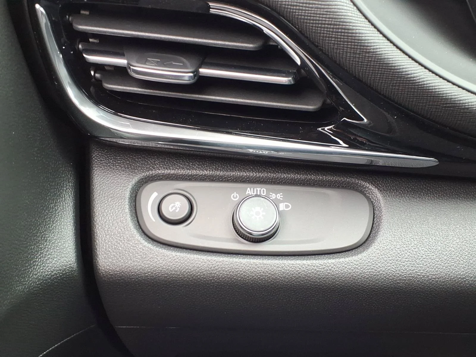 2026 Buick Envista Sport Touring - Photo 24