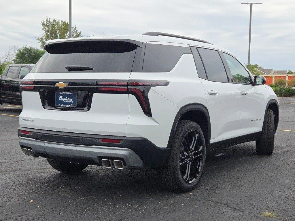 2027 Chevrolet Traverse LT - Photo 10