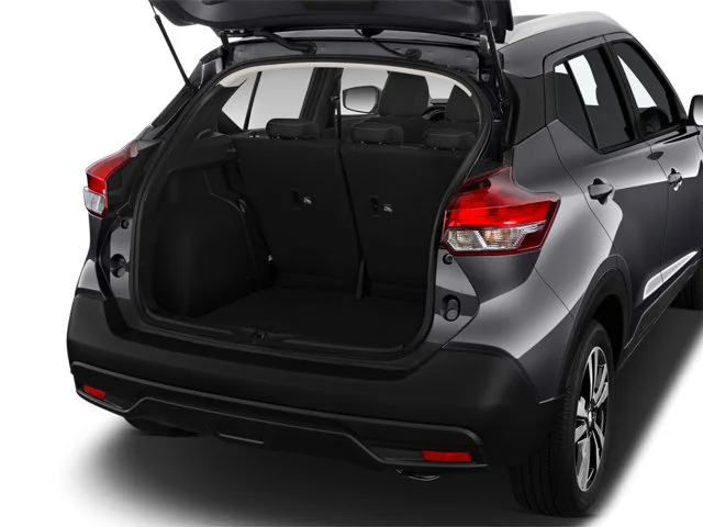 Used 2022 Aspen White Tricoat/Super Black Nissan SV image 7