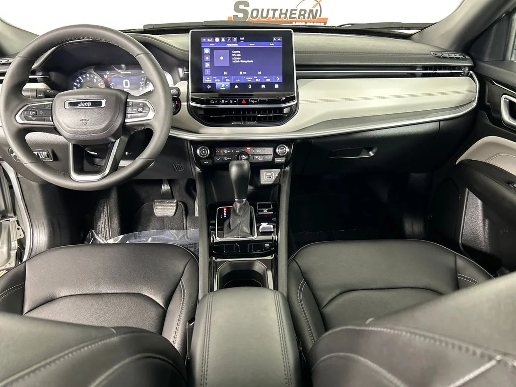 Used 2025 Silver Jeep Limited image 19