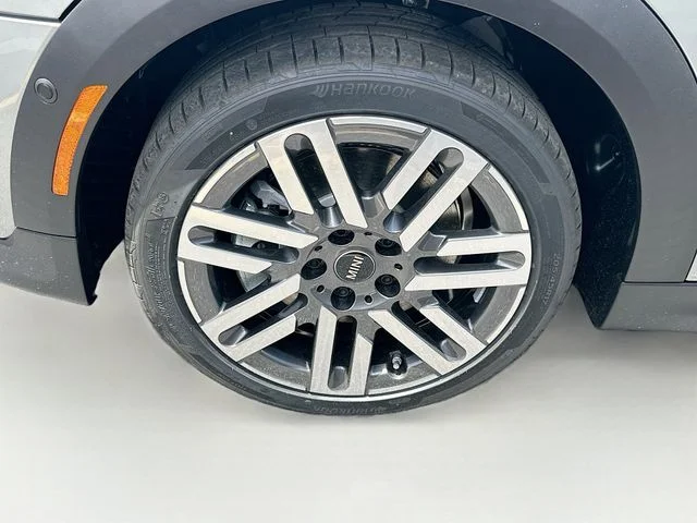 New 2026 Silver MINI Signature Plus image 22