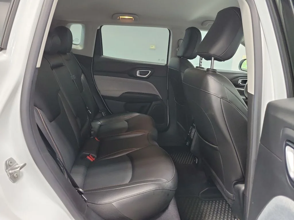 Used 2022 White Jeep Latitude Lux image 16