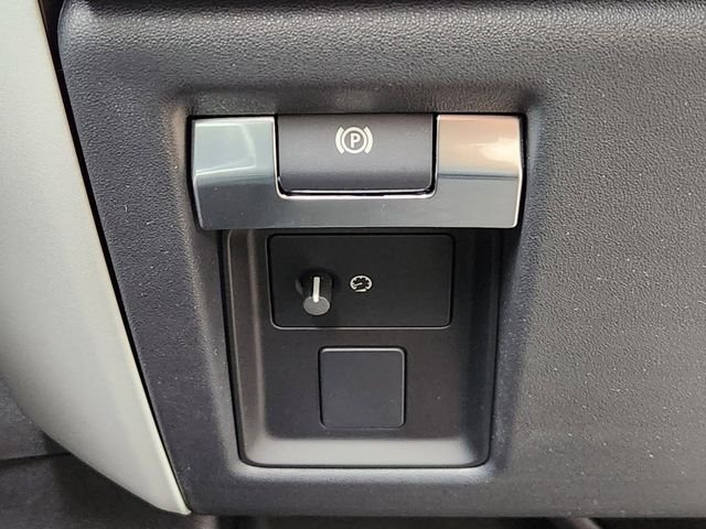 2024 Land Rover Defender thumbnail 22