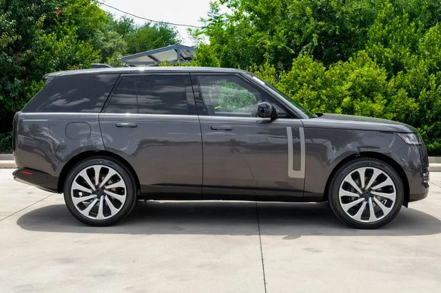 New 2026 Charente Grey Land Rover SE image 10