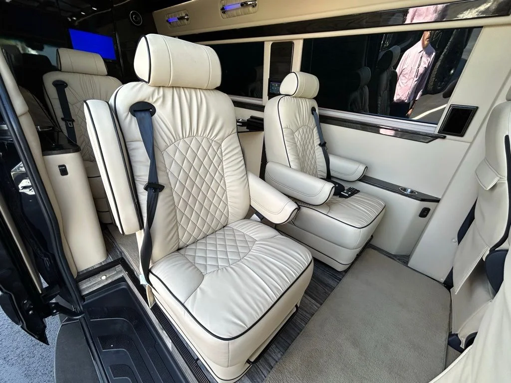 Used 2021 Black Mercedes-Benz Midwest Luxe Cruiser image 35